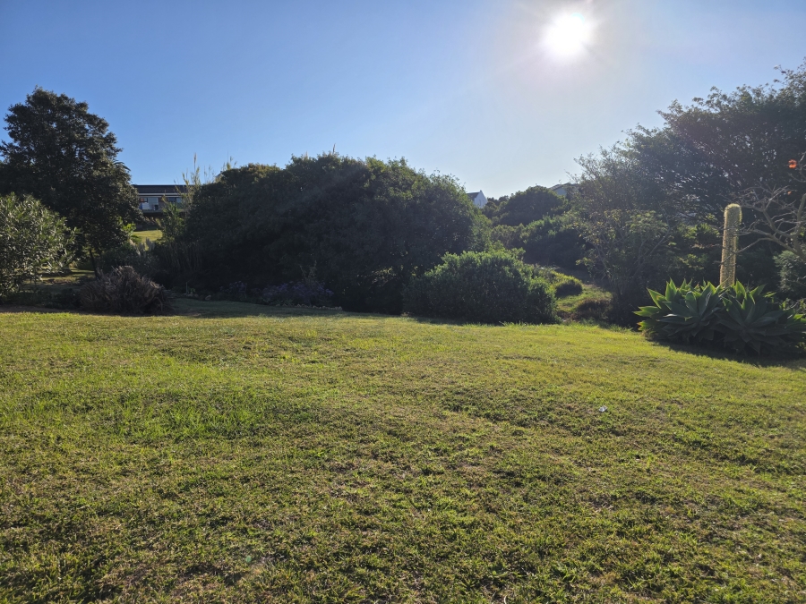 To Let 4 Bedroom Property for Rent in Wavecrest Eastern Cape